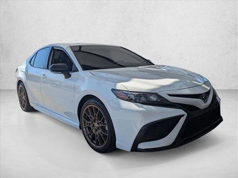 Used 2024 Toyota Camry SE w/ Convenience Package image 3