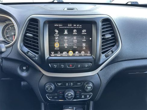 Used 2018 Jeep Cherokee Limited w/ Technology Group image 15