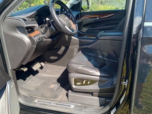 Used 2019 Cadillac Escalade Luxury image 9