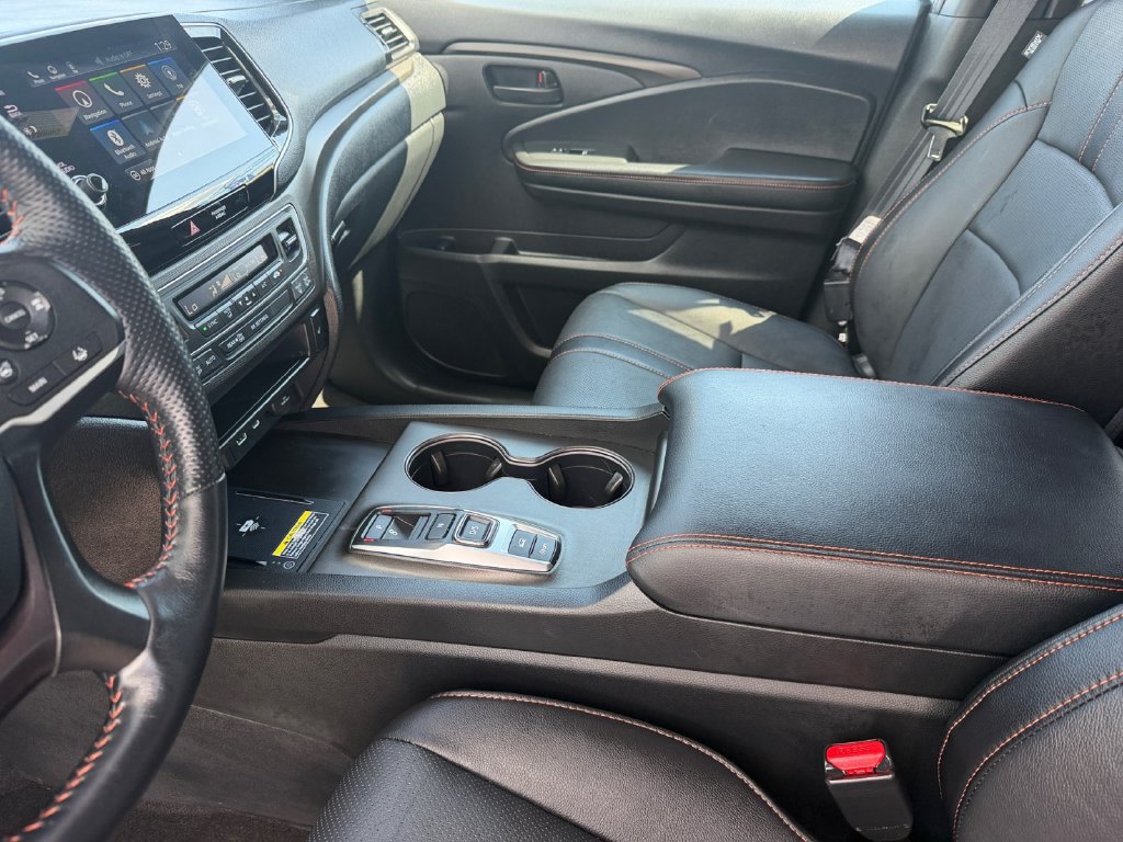 Used 2025 Honda Passport TrailSport image 12