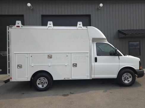 Used 2015 GMC Savana 3500 RWD image 5