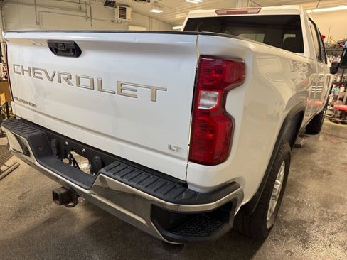 Used 2022 Chevrolet Silverado 2500 LT w/ Fleet Comfort Package AWD/4WD image 5