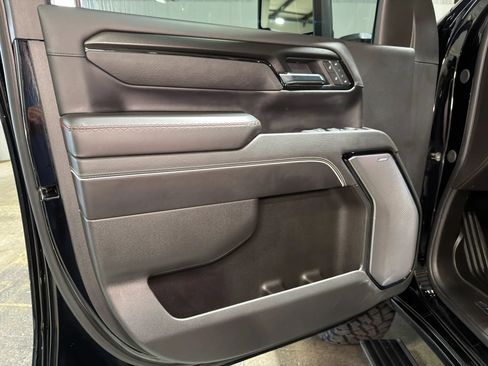 Used 2025 GMC Sierra 2500 AT4X AWD/4WD image 17