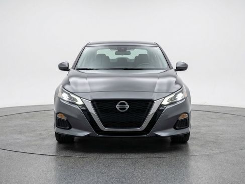 Used 2025 Nissan Altima 2.5 SV image 2