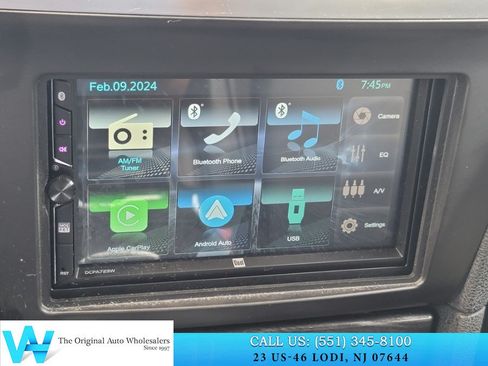 Used 2017 Chrysler 300 Limited RWD image 19