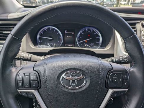Used 2018 Toyota Highlander XLE FWD image 25