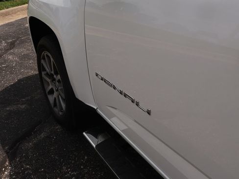 Used 2021 GMC Canyon Denali AWD/4WD image 17