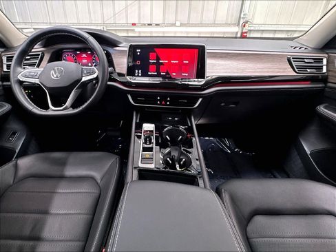 Certified 2026 Volkswagen Atlas SEL AWD/4WD image 10