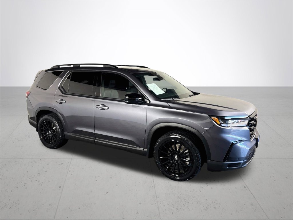 Used 2025 Honda Pilot Black Edition image 4