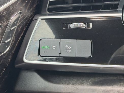 Used 2023 Audi Q8 Premium Plus AWD/4WD image 20