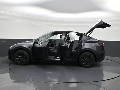Used 2024 Tesla Model Y Long Range AWD/4WD image 32