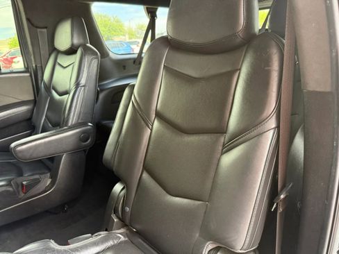 Used 2019 Cadillac Escalade ESV Luxury image 48
