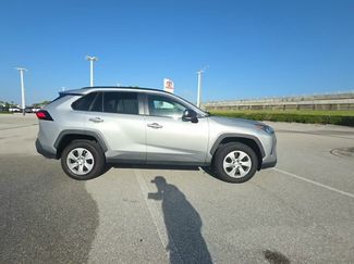 Used 2021 Toyota RAV4 LE video 2