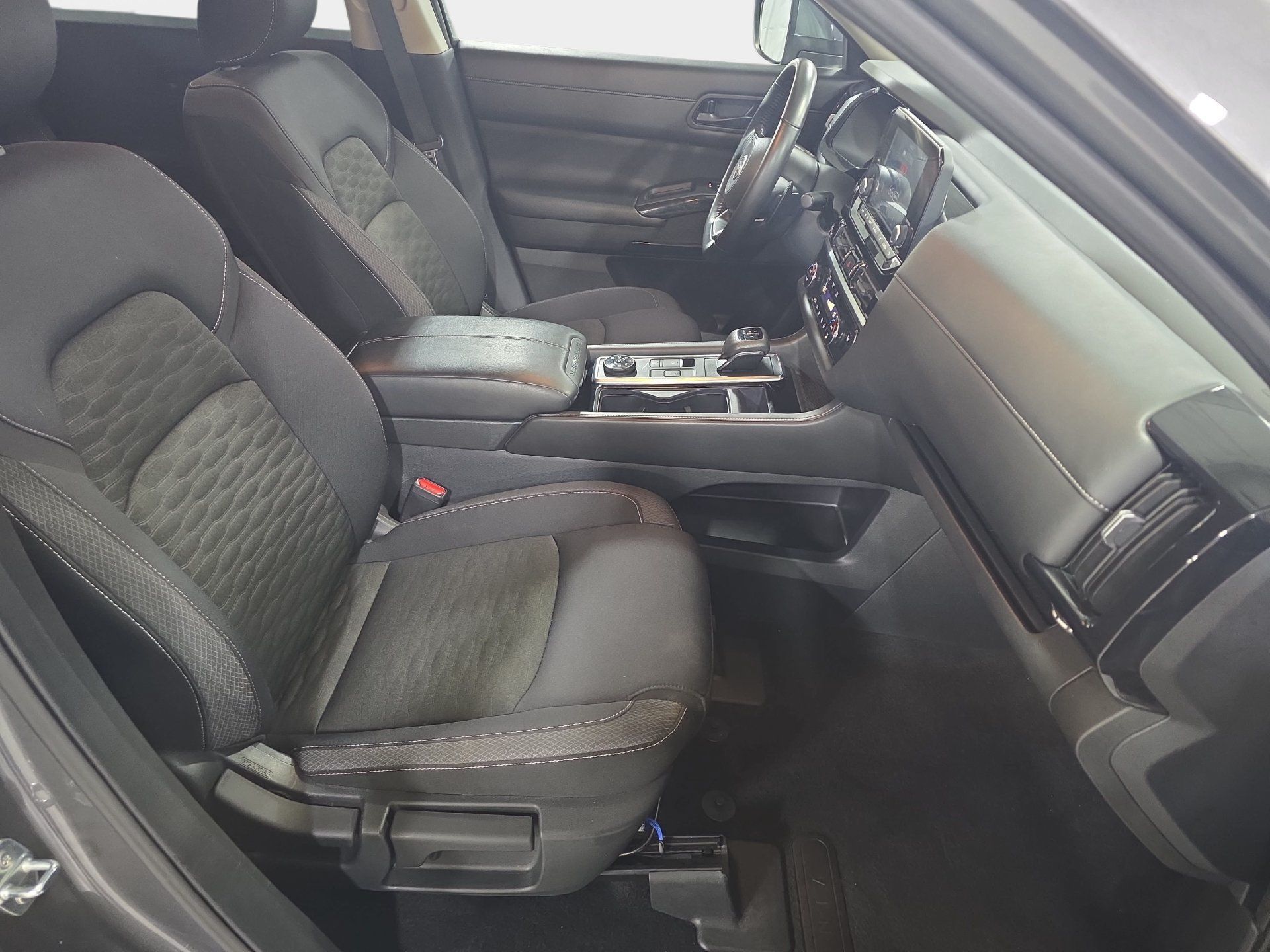 Used 2025 Nissan Pathfinder SV AWD/4WD image 10