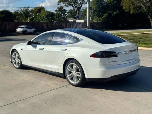 Used 2015 Tesla Model S 70D image 3