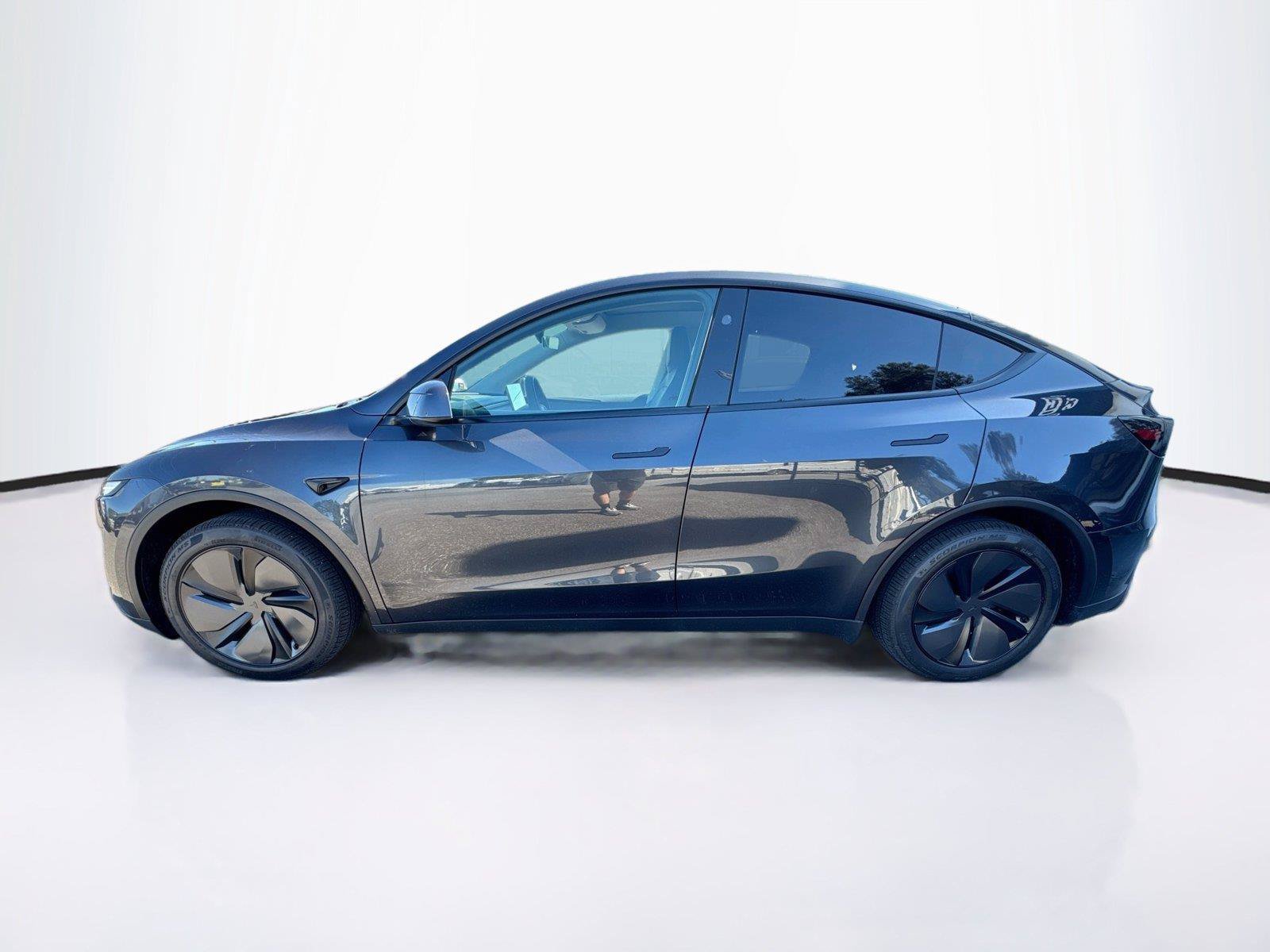 Used 2026 Tesla Model Y 2WD image 2