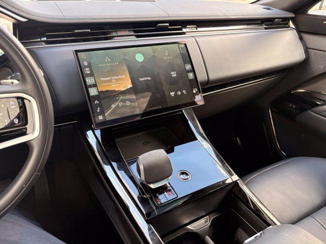 Used 2025 Land Rover Range Rover Sport SE AWD/4WD image 11