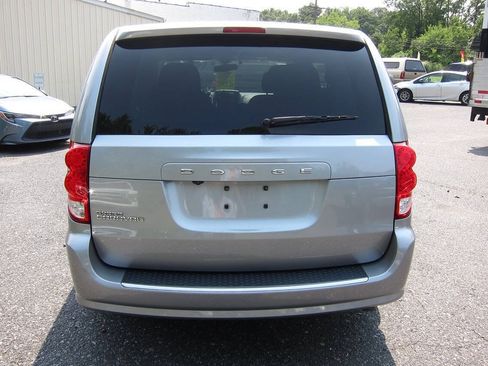 Used 2019 Dodge Grand Caravan SE FWD image 4