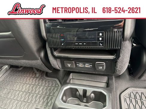 Used 2024 Jeep Wagoneer Series II AWD/4WD image 11