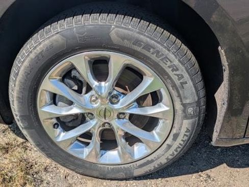 Used 2021 Chrysler Pacifica Touring-L AWD/4WD image 25