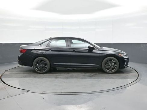 New 2026 Volkswagen Jetta SE FWD image 8