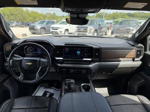 Used 2023 Chevrolet Silverado 1500 High Country w/ Technology Package image 10