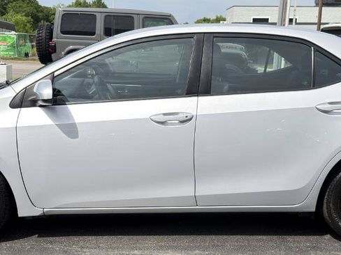 Used 2019 Toyota Corolla LE FWD image 12