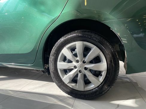 Used 2015 Toyota Corolla LE FWD image 31
