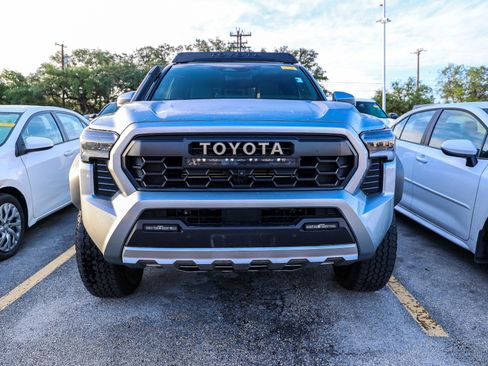 Used 2024 Toyota Tacoma 4x4 Double Cab Hybrid image 4
