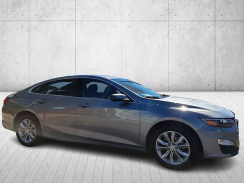 Used 2025 Chevrolet Malibu LT image 3