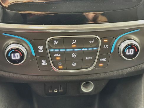 Used 2019 Chevrolet Traverse LS FWD image 17