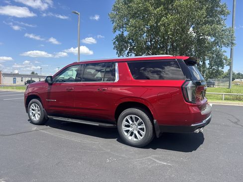 New 2026 Chevrolet Suburban Premier w/ Sun And Tow Package AWD/4WD image 26