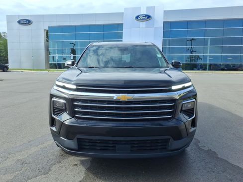 Used 2025 Chevrolet Traverse LT FWD image 8