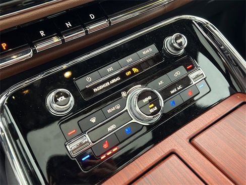 Used 2022 Lincoln Navigator Reserve image 21