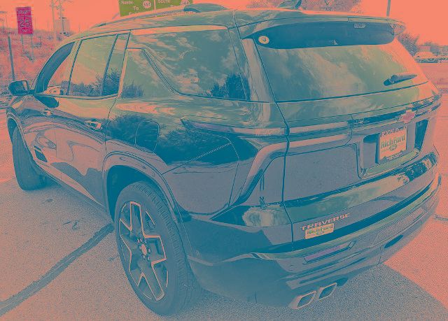 Used 2025 Chevrolet Traverse High Country FWD image 4