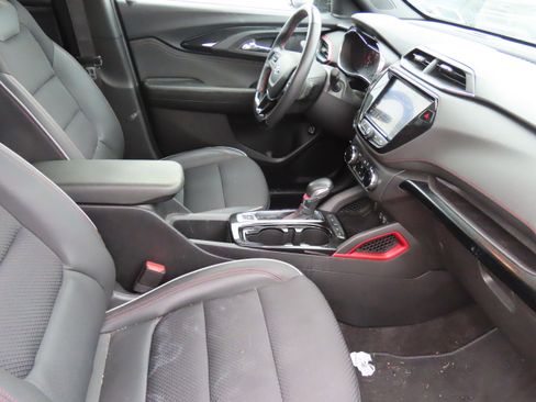 Used 2023 Chevrolet TrailBlazer RS w/ Sun and Liftgate Package image 11