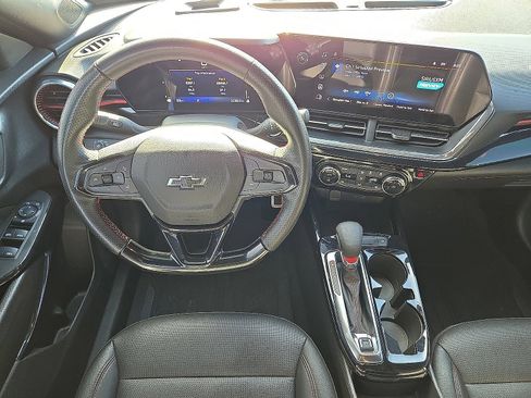 Used 2025 Chevrolet Trax RS w/ Driver Confidence Package FWD image 17