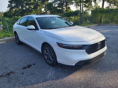 Certified 2023 Honda Accord EX image 3