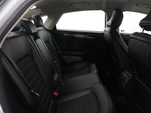 Used 2017 Ford Fusion SE w/ Equipment Group 201A image 11