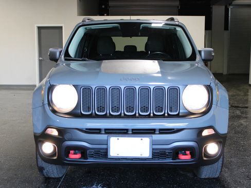 Used 2017 Jeep Renegade Trailhawk image 8