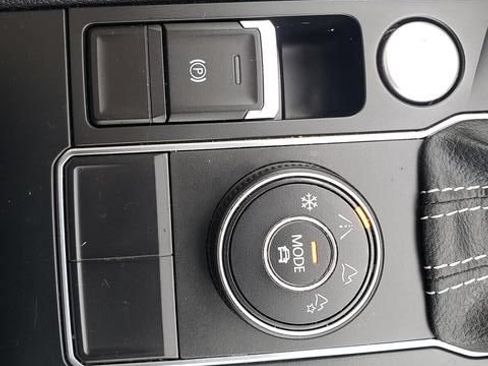 Used 2023 Volkswagen Atlas Cross Sport SE AWD/4WD image 18