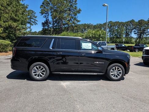 New 2025 Chevrolet Suburban Premier image 3