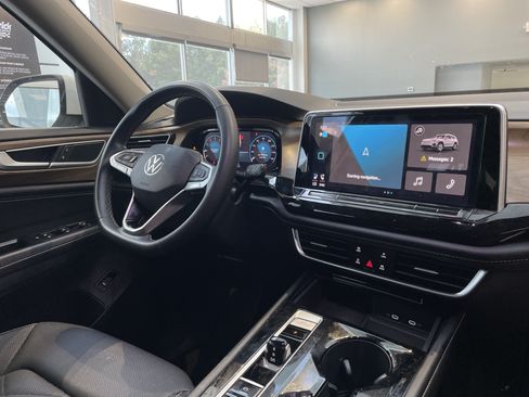 Used 2024 Volkswagen Atlas SE FWD image 32