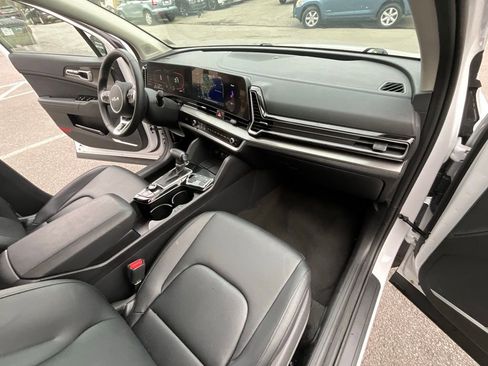Used 2025 Kia Sportage EX image 22