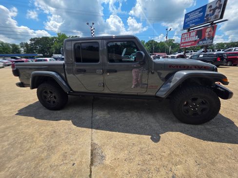 Used 2023 Jeep Gladiator Mojave w/ LED Lighting Group AWD/4WD image 4