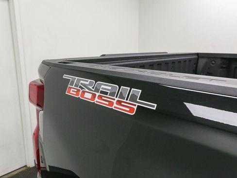 Used 2022 Chevrolet Silverado 1500 LT Trail Boss w/ Safety Package AWD/4WD image 9