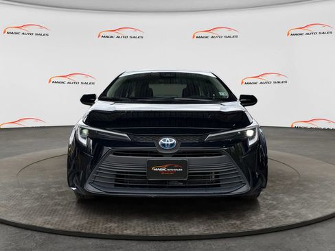 Used 2023 Toyota Corolla LE AWD/4WD image 2