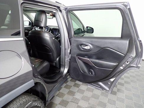 Used 2019 Jeep Cherokee Limited w/ Technology Group AWD/4WD image 33