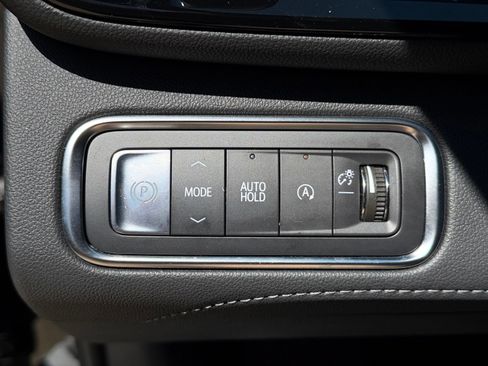 Used 2025 Buick Enclave Preferred FWD image 12