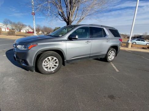 Used 2020 Chevrolet Traverse LT image 4